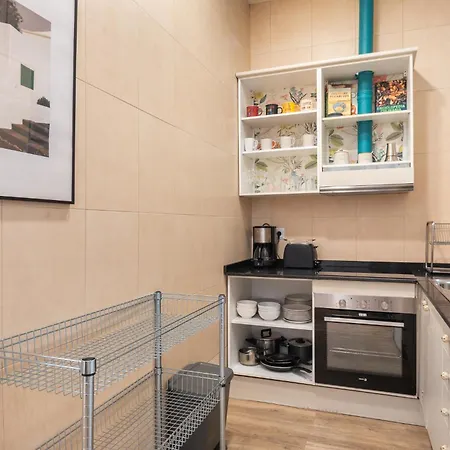 דירה Sunny With 100sqm Terrace In
