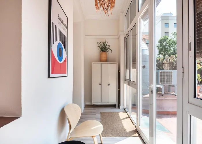 דירה Sunny With 100sqm Terrace In
