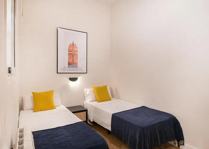 Sunny With 100sqm Terrace In דירה *