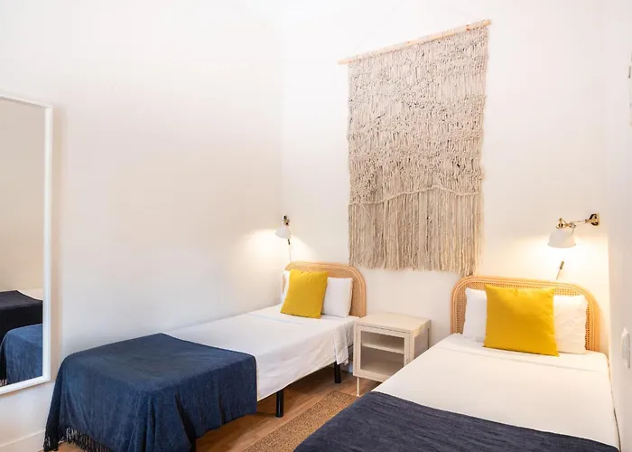 Sunny With 100sqm Terrace In *