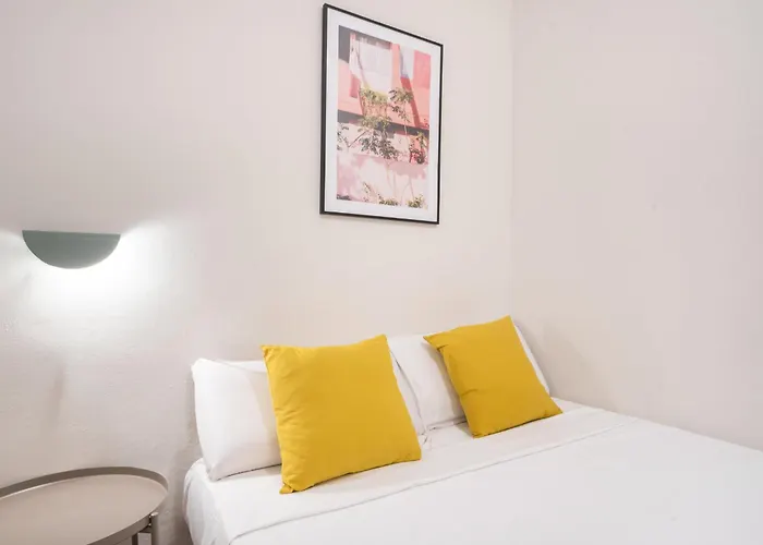 Sunny With 100sqm Terrace In * Barcelona